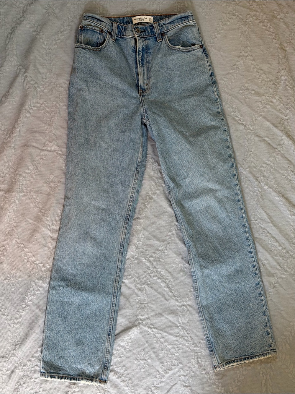 Abercrombie & Fitch | Curve Love | Ultra High Rise 90s Straight Jeans | 27R